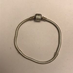 Pandora sparkles clasp bracelet size 7.1
